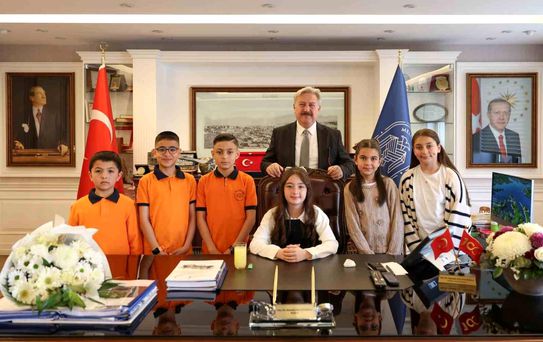 Başkan Palancıoğlu, koltuğunu küçük Toprak'a bıraktı
