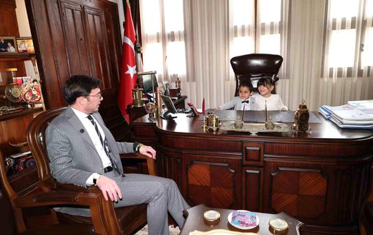Başkan Yazıcıoğlu, makamını miniklere devretti
