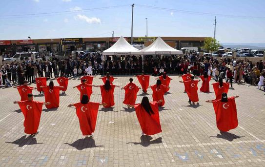 Besni'de 23 Nisan coşkusu