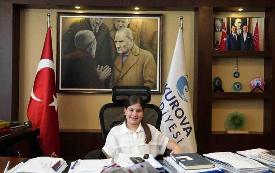 Çukurova Belediye Başkanı Kozay, makam koltuğunu çocuklara devretti