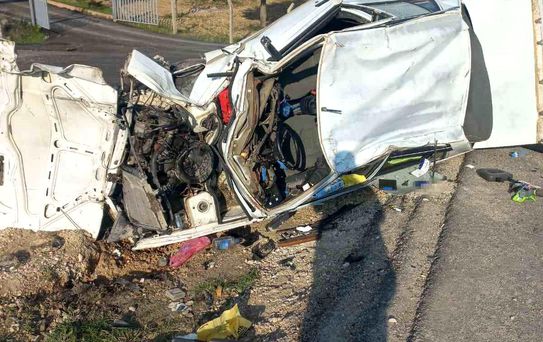 Elazığ'da Kaza: Otomobil Direğe Çarptı, Bir Yaralı