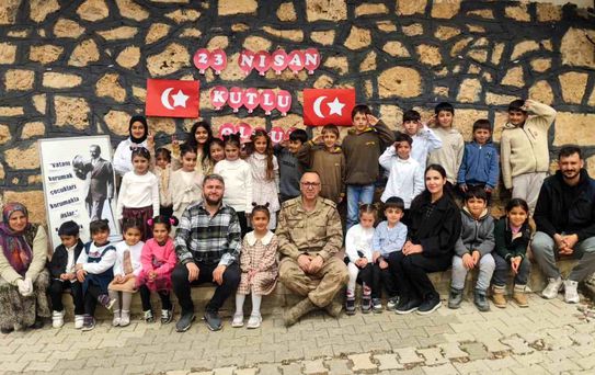 Jandarma'dan Okul Güvenliği ve Bayram Desteği