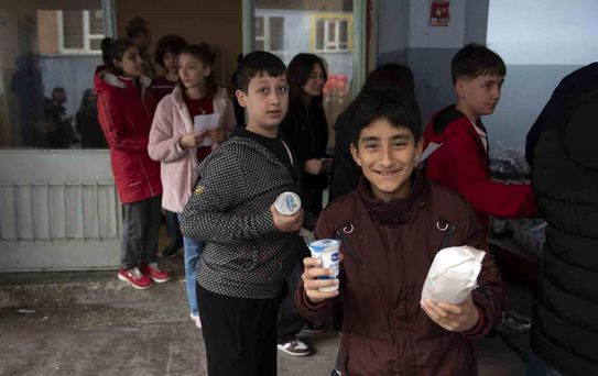 Öğrencilere 23 Nisan'da döner ikramı