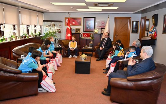 Çocuk Bayramı'nda Temsili Sağlık Müdürü