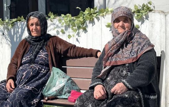 Yüksekova'da Güneşli Hava Vatandaşları Parklara Çekti