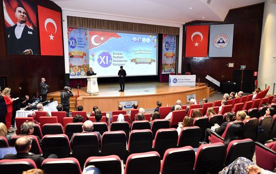 Başkan Büyükkılıç, 11. Erciyes Pediatri Akademisi Kongresi'nde hekimlerle buluştu