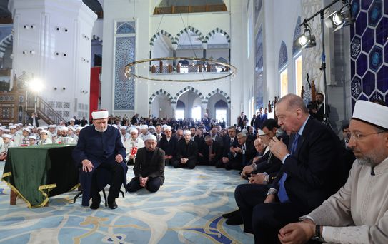 Çamlıca’da tarihi merasim: 333 hafız icazet aldı, Cumhurbaşkanı Erdoğan Bakara Suresi’ni okudu
