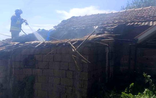 Kumlu'da müstakil ev yangını