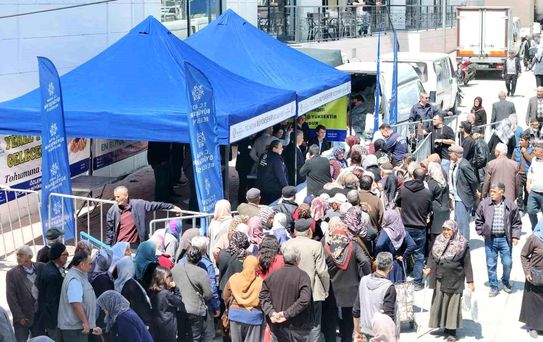 Sultanhisar ve Buharkent'te binlerce fide vatandaşlarla buluştu