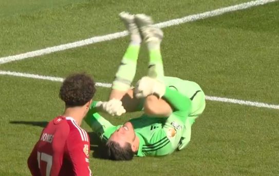 Bu kadarı da insafsızlık! Rakip kaleci sakatlanıp yerde yatarken gol attılar
