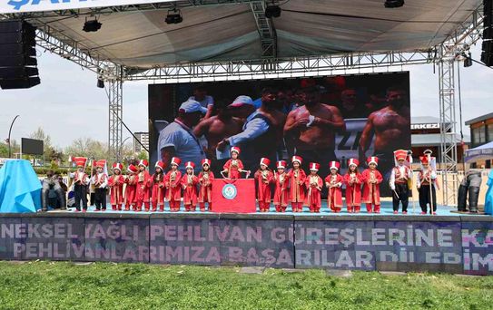 CHP'lilerin sırt döndüğü çocuklar er meydanına çıktı