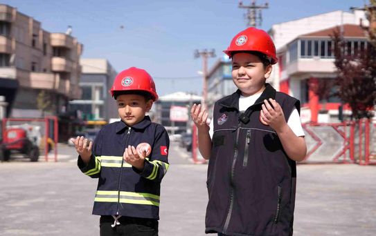 Çocukların itfaiyeci olma hayalleri gerçek oldu