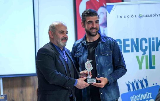 İnegölspor kalecisi Bekir Sevgi 'yılın en iyi sporcusu' seçildi