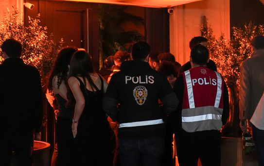 Kadıköy'de 12 mekana baskın! 107 kişiye gözaltı kararı verildi