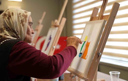 Atıl bina kadınlar için sanat merkezine dönüştü