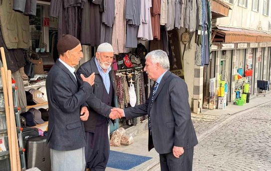 Başkan Karamehmetoğlu esnaf ve halkla bir araya geldi