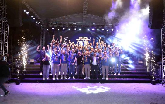 Basketbol Süper Ligi'ne yükselen Çayırova Belediyesi'nde şampiyonluk coşkusu
