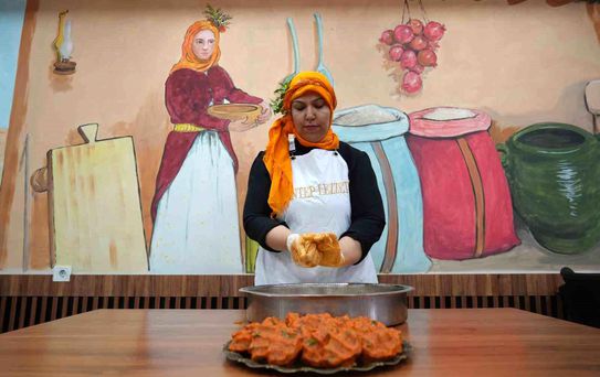 Eşine yardım için gitti kendi işinin patronu oldu