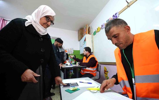 Filistin'de yıllar sonra yapılan seçimlerde 'Abbas' üstünlüğü
