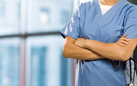 İngiltere'de hastaneler personel açığı nedeniyle hemşireleri doktorların yerine kullanıyor