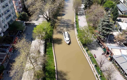 Porsuk Çayı'nın Rengi Turistleri Üzdü