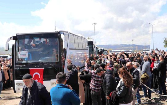 Sivas'ta 312 hacı adayı dualarla kutsal topraklara uğurlandı