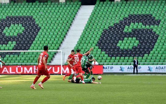 Çorum FK, Sakaryaspor'u 4-0 Mağlup Etti