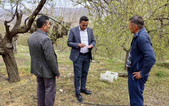 Akçadağ Belediye Başkanı Ulutaş, doludan etkilenen üreticileri ziyaret etti