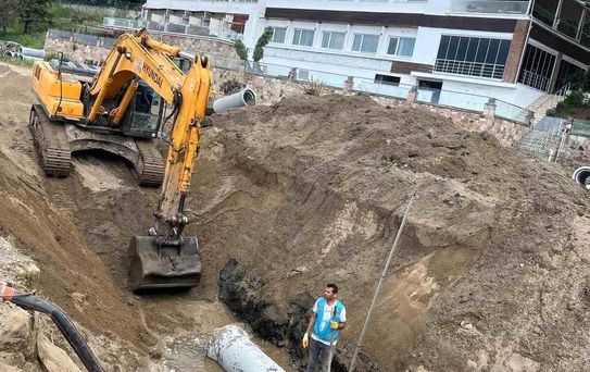 Burhaniye'de sezon öncesi Ören Plajında alt yapı çalışmalarına başlandı
