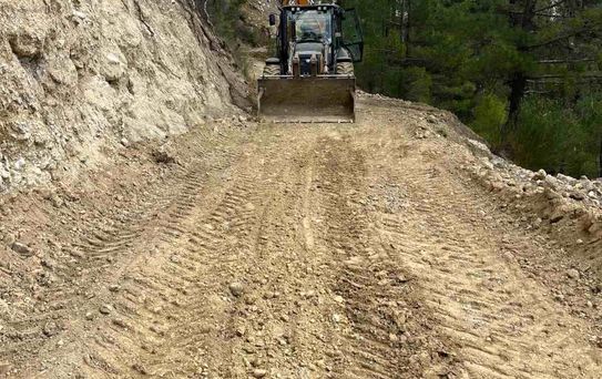 Çameli Belediyesi'nden arazi yollarında yoğun mesai