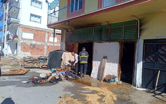 Depoda çıkan yangın büyümeden söndürüldü