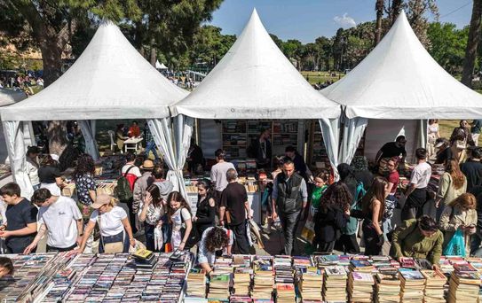 Edebiyatın kalbi İzmir Kültürpark'ta attı