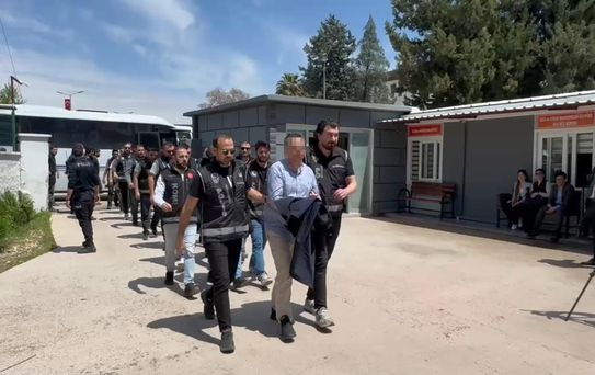 Eski Halfeti Belediye Başkanı Şeref Albayrak, adliyeye götürülürken böyle bağırdı