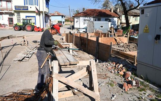 İnönü'de inşaat ve çevre düzenleme çalışmaları