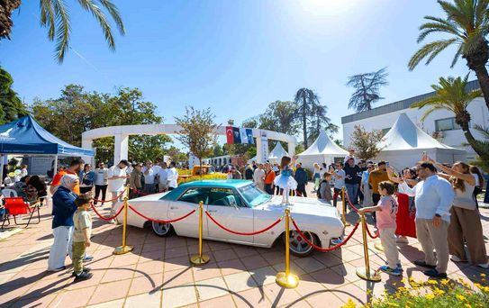 Klasik Otomobil Sergisi ziyaretçilerini zaman yolculuğuna çıkardı