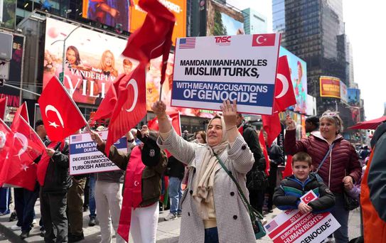 Times Meydanı'nda Ermeni yalanı protestosu