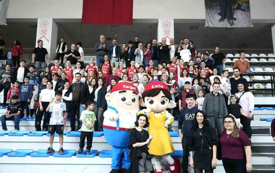 Turgutlu'nun perilerinden Play-Off'a muhteşem başlangıç