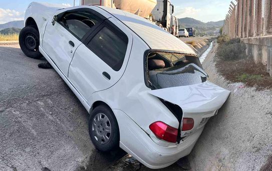 Yatağan'da Otomobil Şarampole Yuvarlandı
