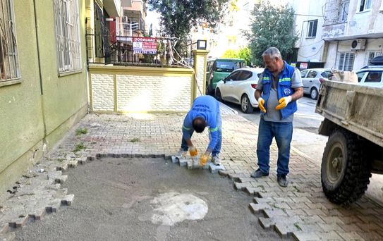Akdeniz'de yol ve kaldırımlar yenileniyor