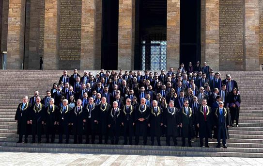 Anayasa Mahkemesi heyeti Anıtkabir'i ziyaret etti