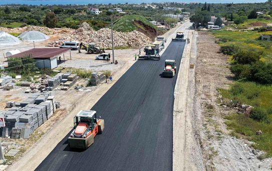 Aydın genelinde eş zamanlı yol çalışmaları sürüyor