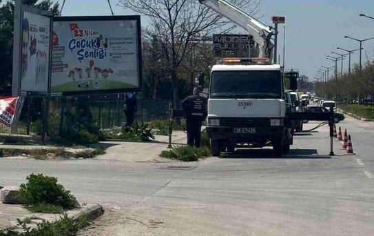 Başkan Tunç'tan Büyükşehir'e 'billboard' tepkisi: 'Bu zararı kim karşılayacak?'