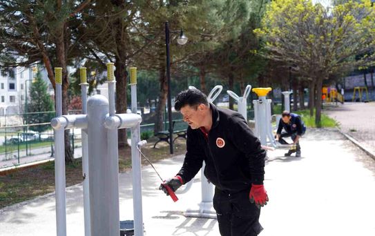 Bilecik'te park ve oyun alanlarına yeni kameriyeler yerleştirildi