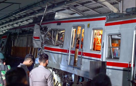 Tren faciası ülkeyi sarstı: 14 ölü, 38 yaralı