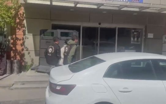 7 yaşındaki çocuk asker eğlencesini basıp kurşun yağdırdı