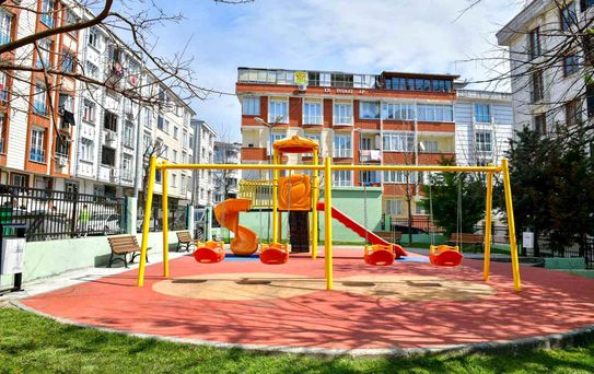 Esenyurt Belediyesi yangında zarar gören parkı yeniledi