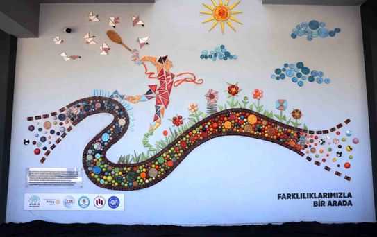 Nilüfer'de renkli dayanışma: Sanat ve sevgi panosu