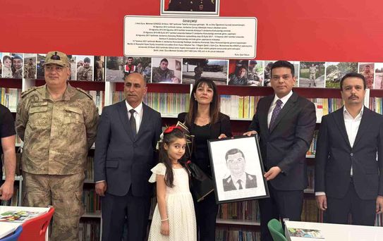 Silah arkadaşları Şehit Astsubay Mehmet Gündüz'ün adını kütüphanede yaşatıyor