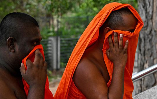 Sri Lanka'da valizlerinde toplam 110 kilogram uyuşturucu madde bulunan keşişler gözaltına alındı