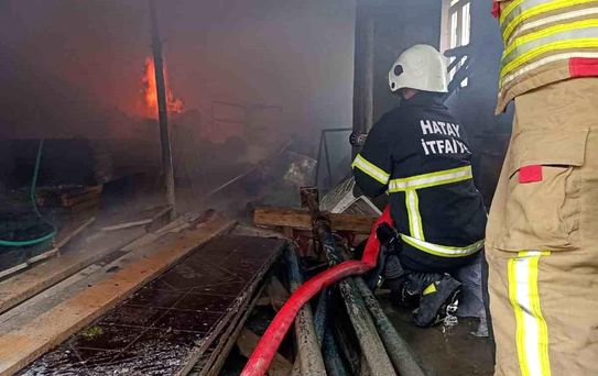 Yayladağı'nda müstakile evden alevler yükseldi